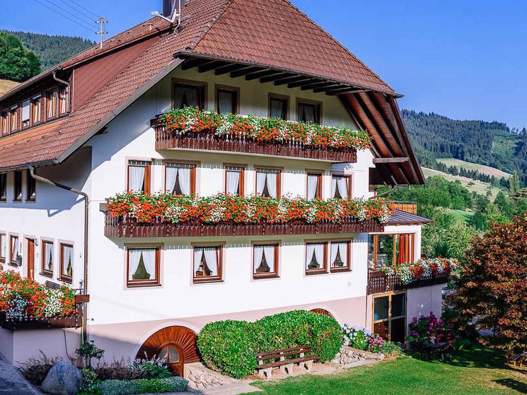 Schiebenrothenhof Hotel Simonswald Exterior photo